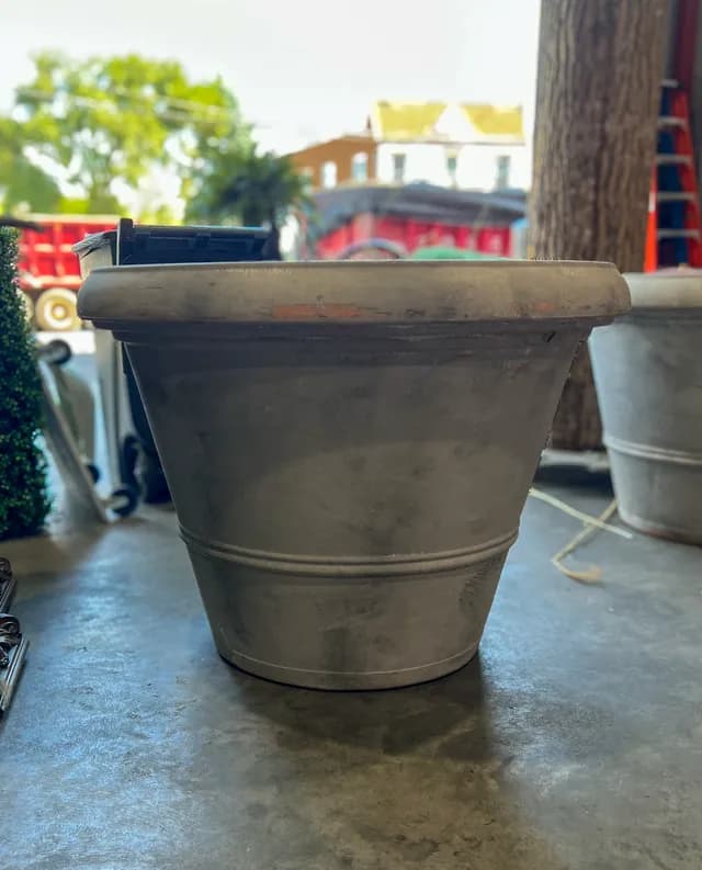 Planter 09