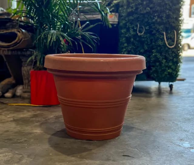 Planter 12