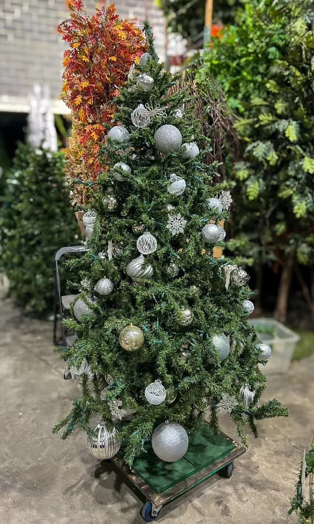 Christmas tree 16